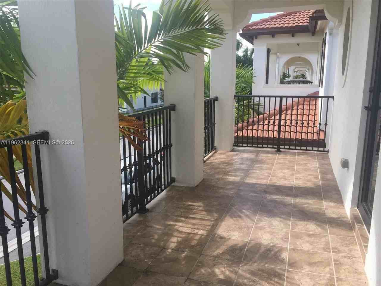 8353 Nw 38th St - Photo 5 of 37