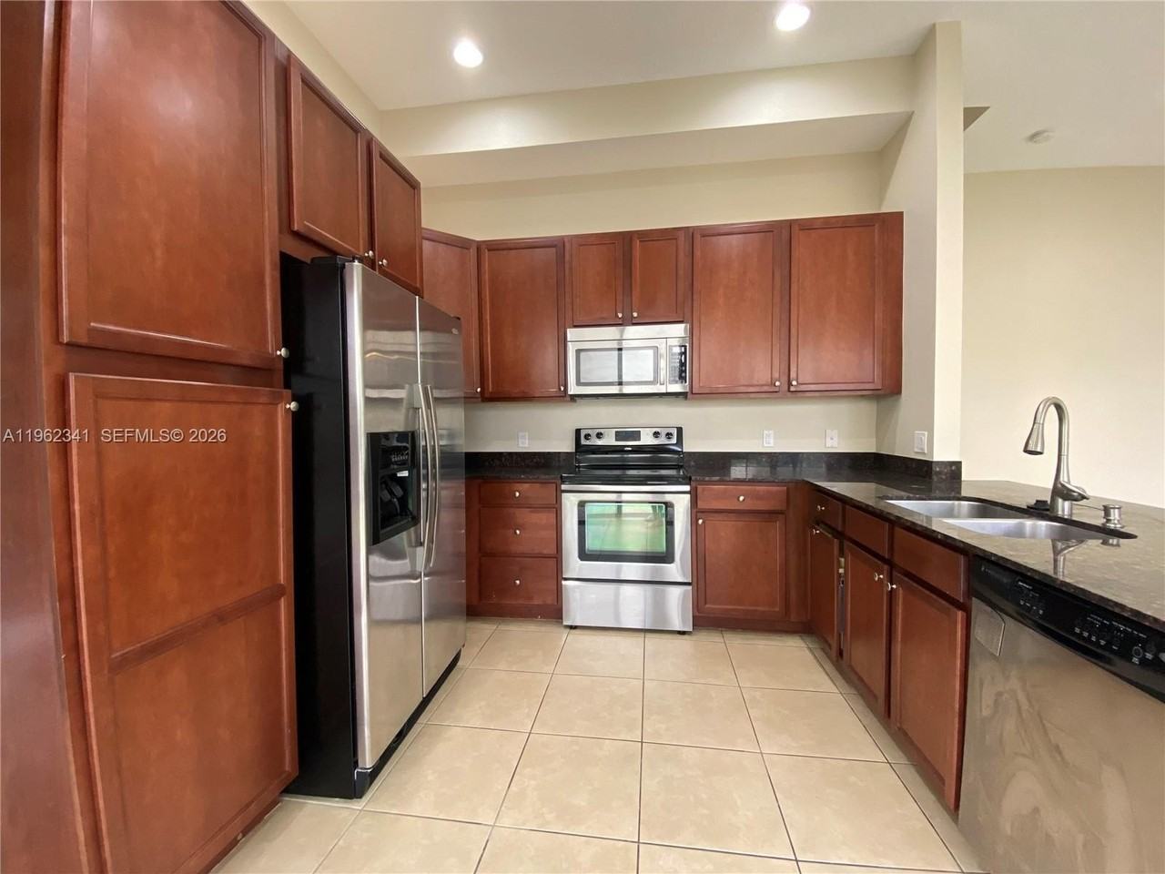 8353 Nw 38th St - Photo 7 of 37