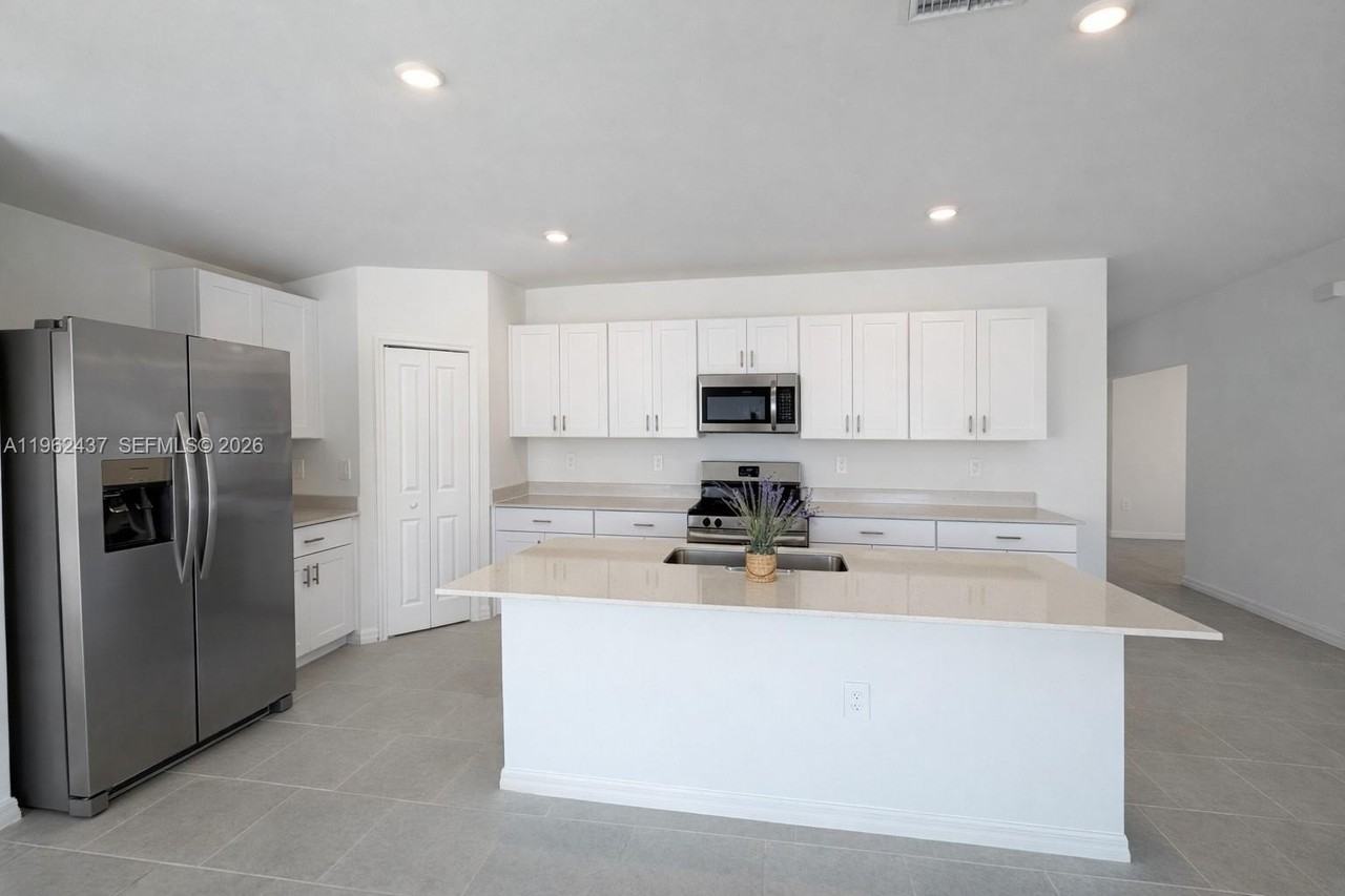 17240 Cantu Ct - Photo 4 of 30