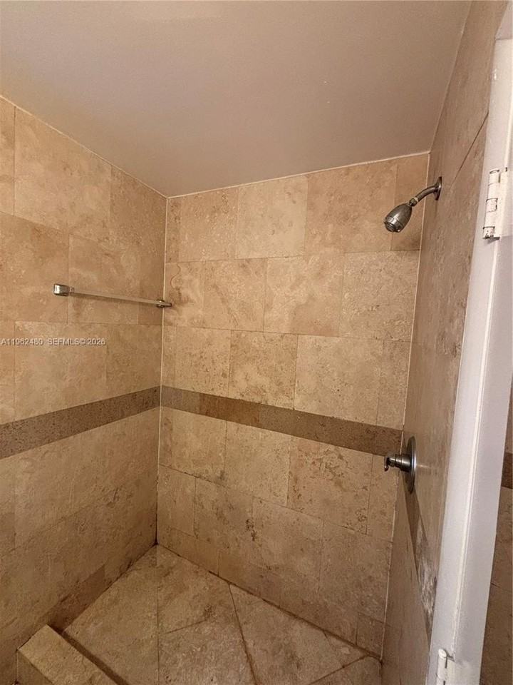 1522 Meridian Ave #6 - Photo 5 of 9