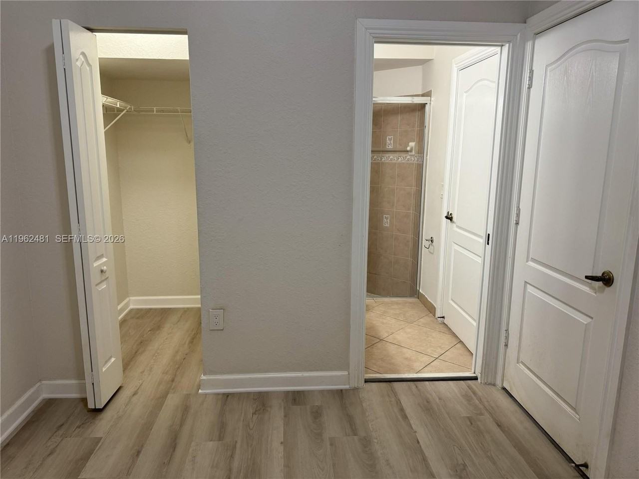 1048 Ne 30th Ave #1048 - Photo 3 of 38