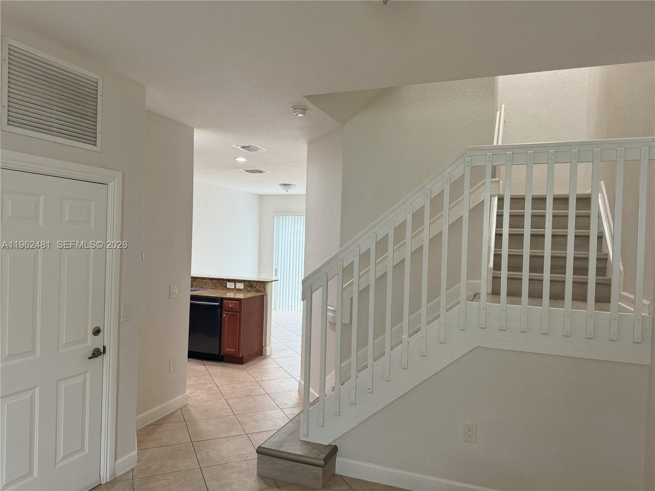 1048 Ne 30th Ave #1048 - Photo 5 of 38