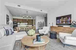 650 Ne 32nd St #BH6 - Photo 1 of 1