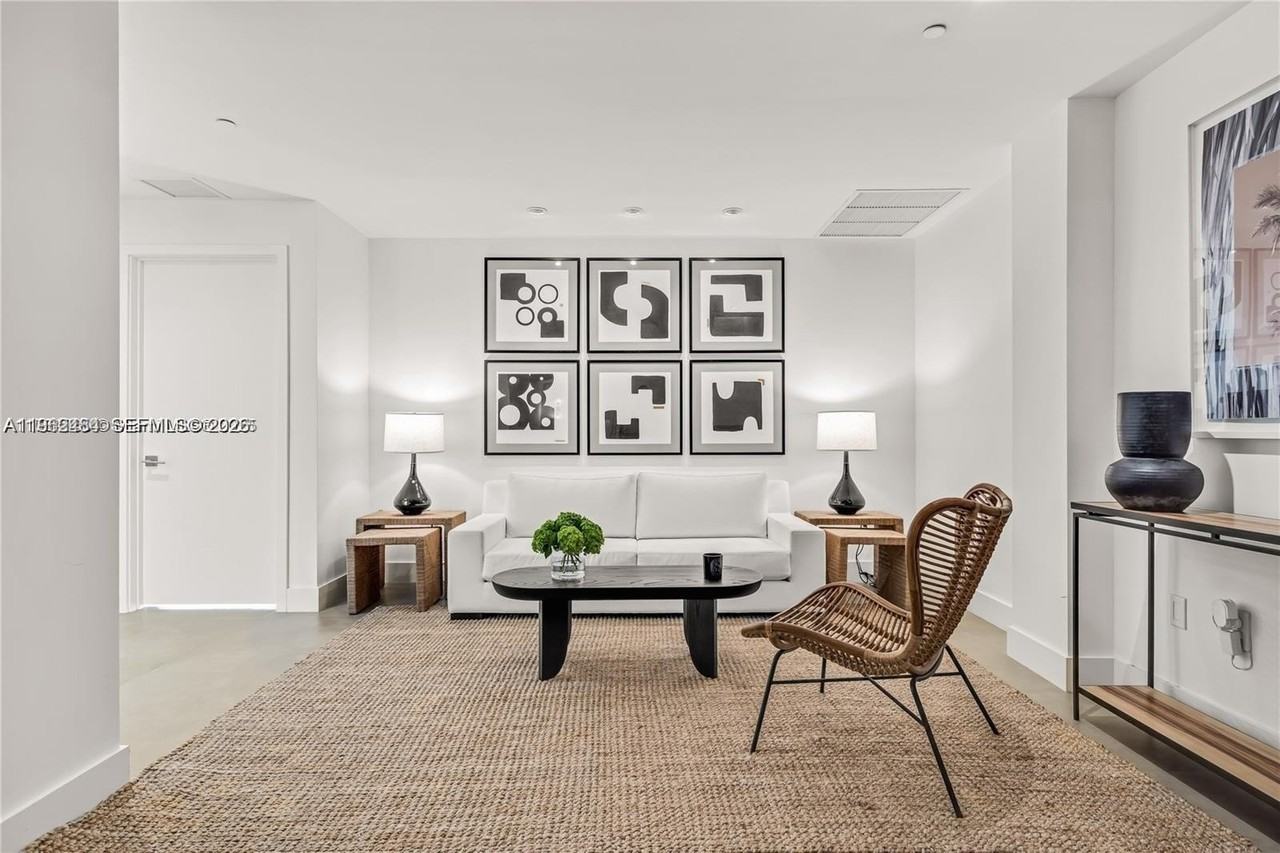 650 Ne 32nd St #BH6 - Photo 3 of 50