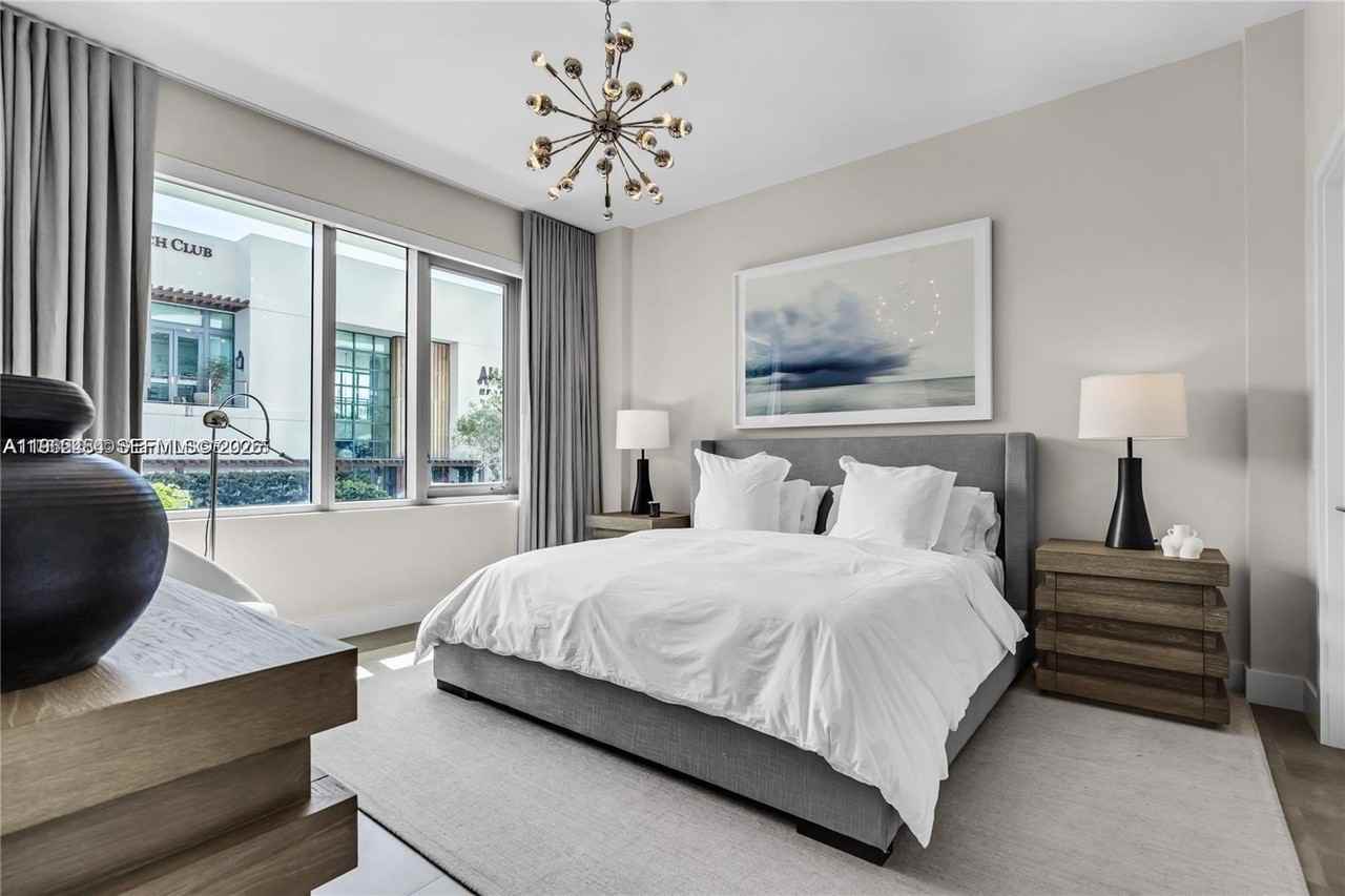 650 Ne 32nd St #BH6 - Photo 5 of 50