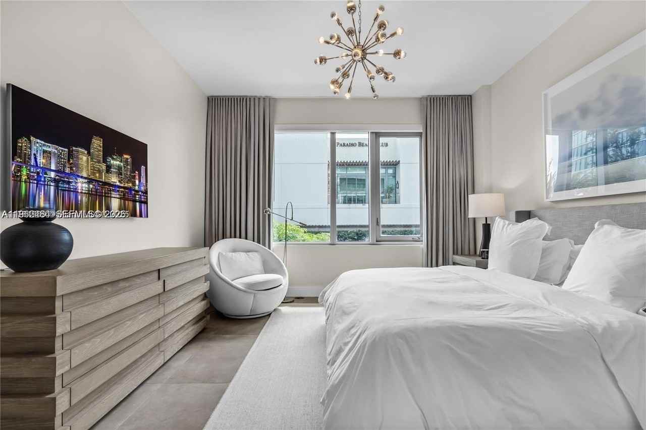 650 Ne 32nd St #BH6 - Photo 6 of 50