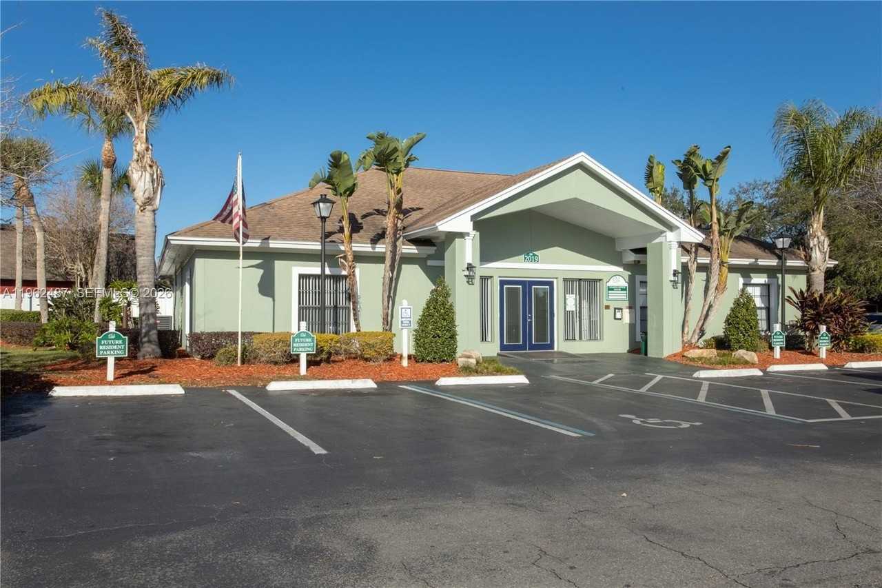 1895 S Semoran Blvd #B - Photo 2 of 13