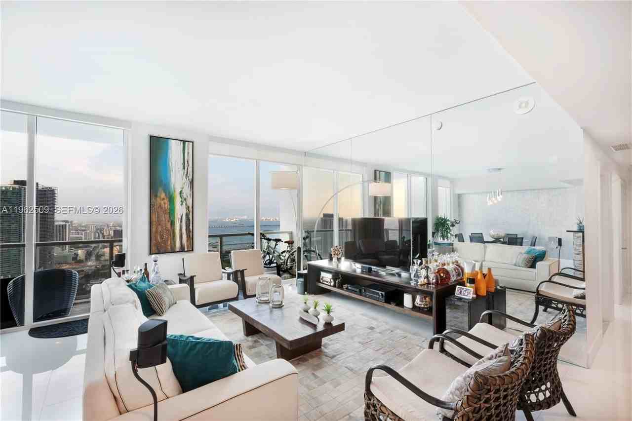 244 Biscayne Blvd #4604