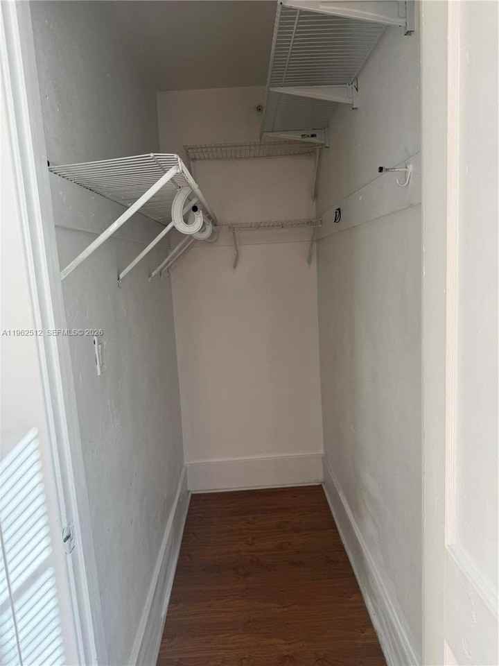 2811 Sw 4th St #2 - Photo 3 of 8