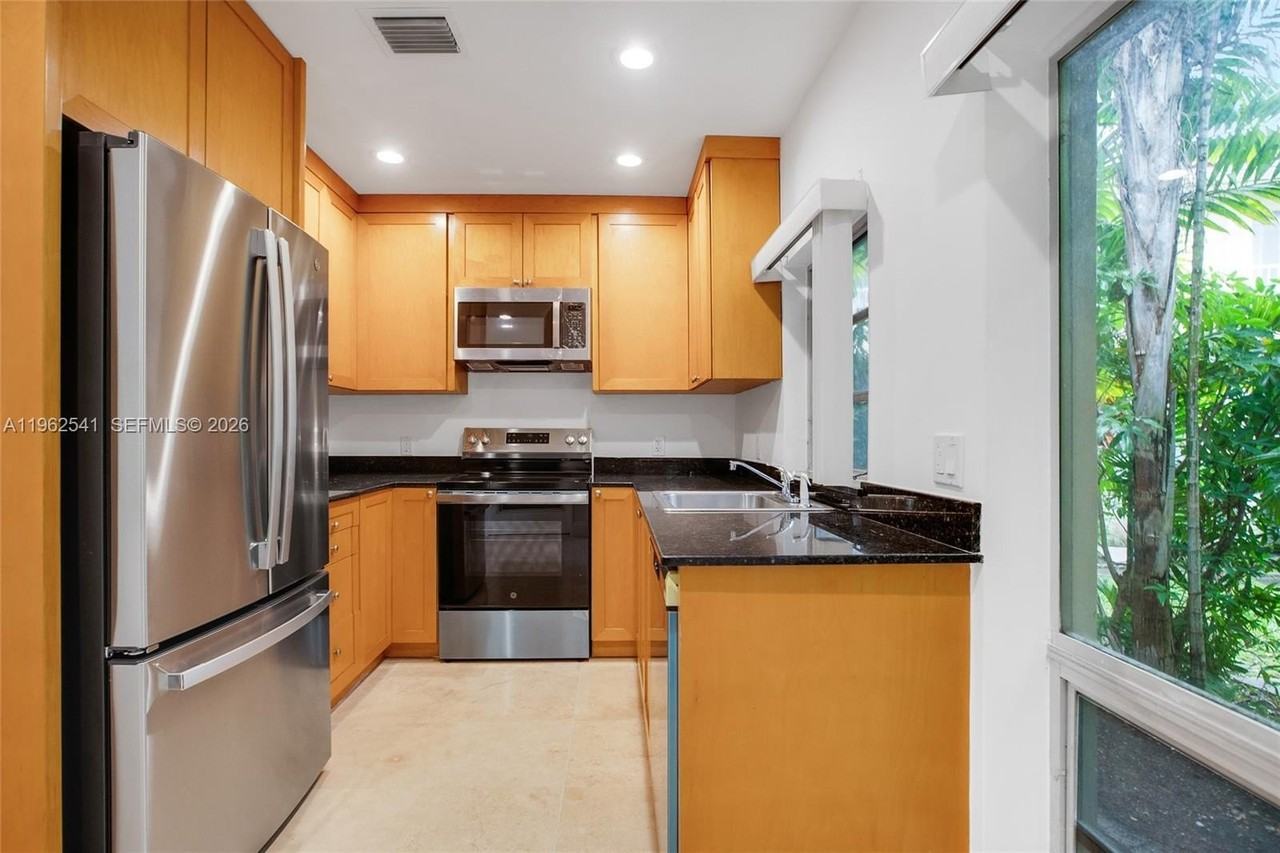 50 Park Dr #5 - Photo 3 of 23