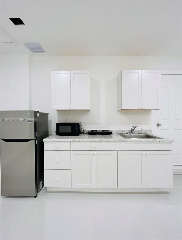 1063 Sw 142nd Ave #A - Photo 6 of 9