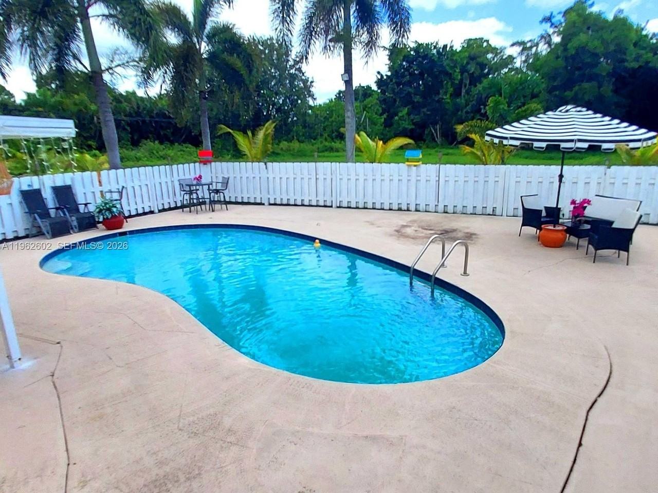 10646 Barn Rd - Photo 5 of 35