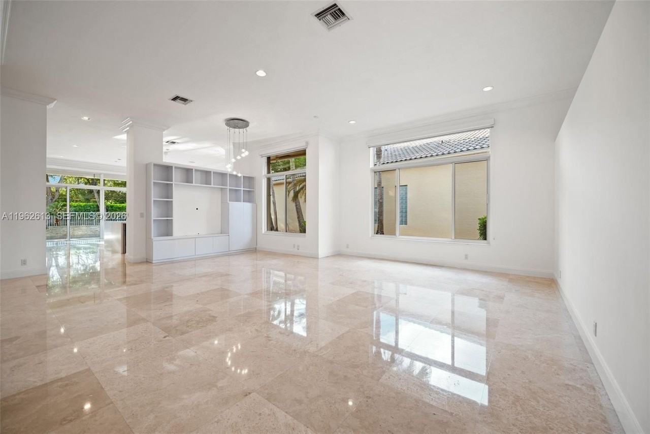 2497 Bay Isle Dr - Photo 7 of 42