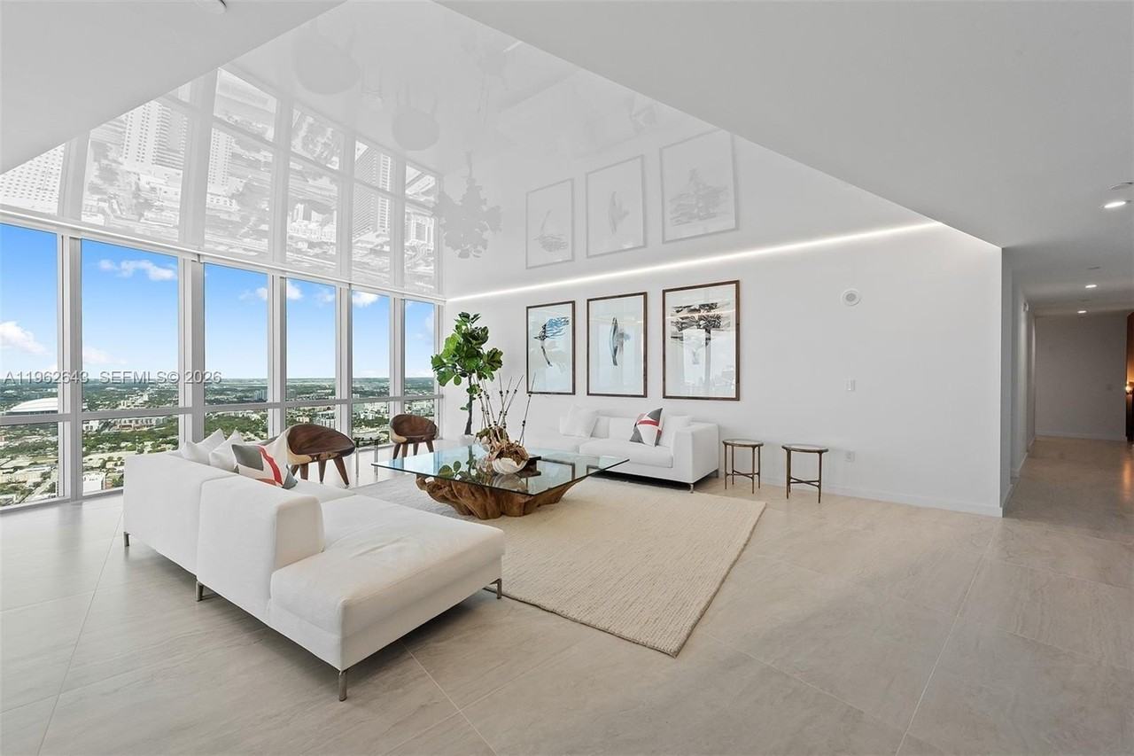 851 Ne 1st Ave - Photo 4 of 39