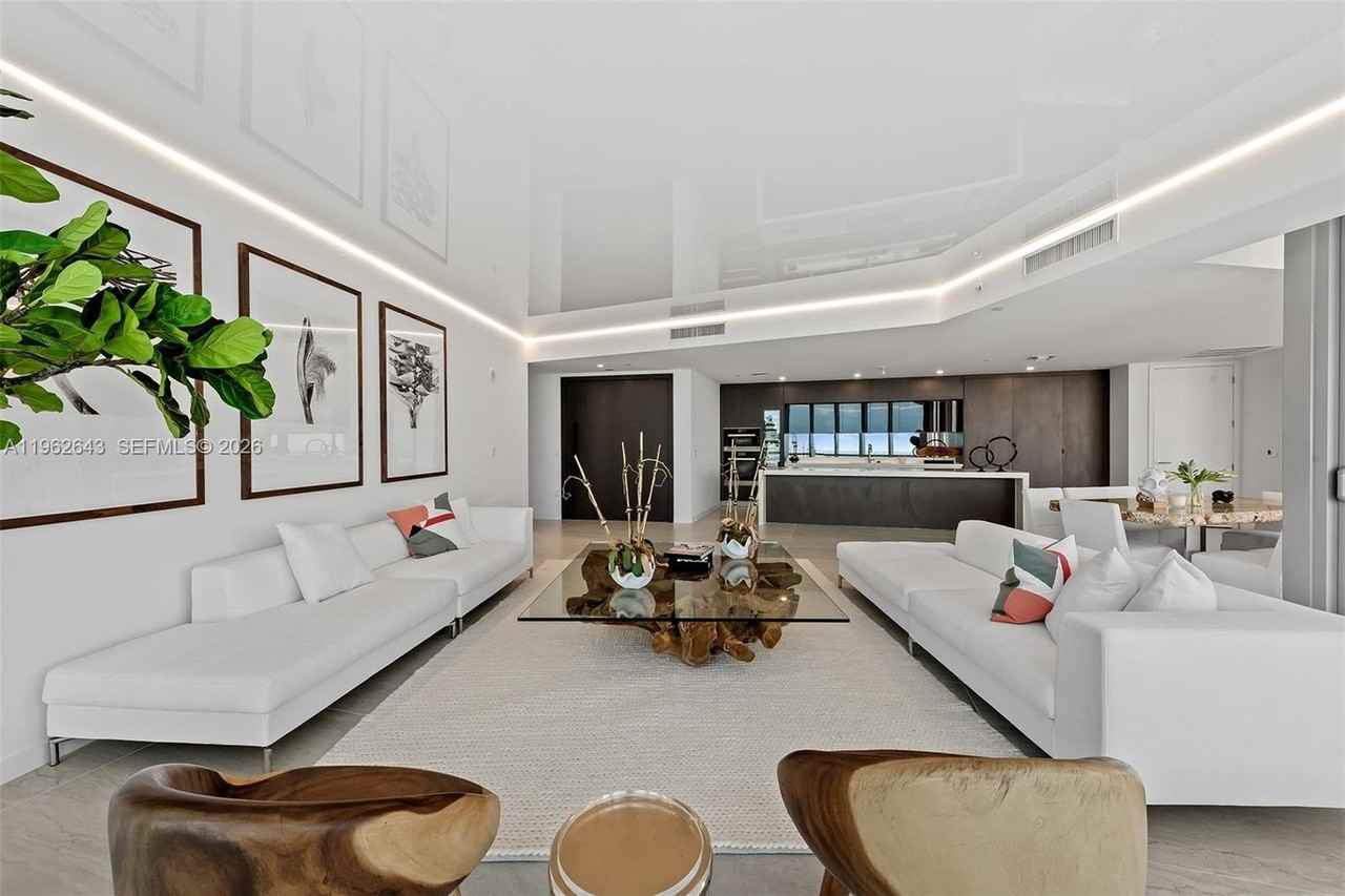 851 Ne 1st Ave - Photo 7 of 39