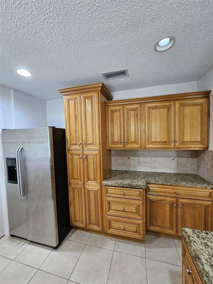 3941 Nw 115th Ter - Photo 6 of 15