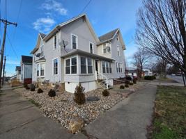 featured image of 200 E Walnut St