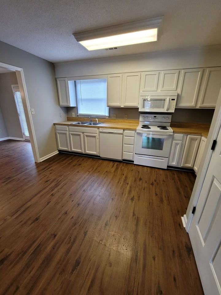 4913 Country Ct - Photo 5 of 13