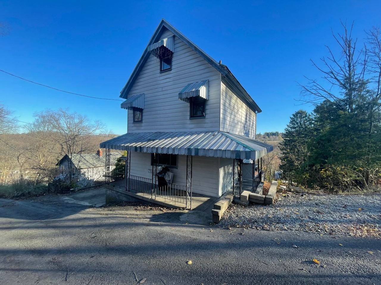 434 Katherine St - Photo 2 of 2