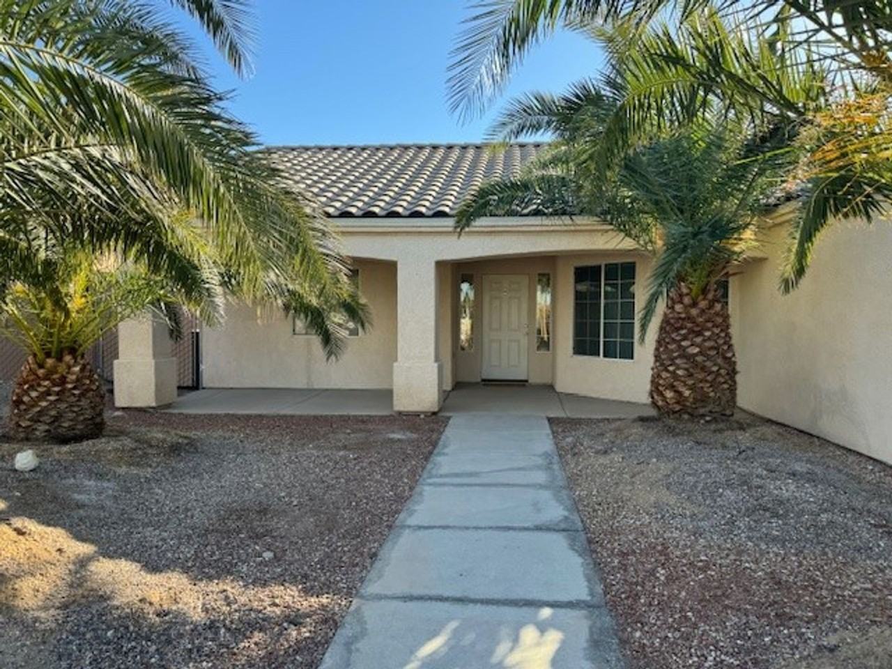 2312 E Lipan Blvd - Photo 2 of 49