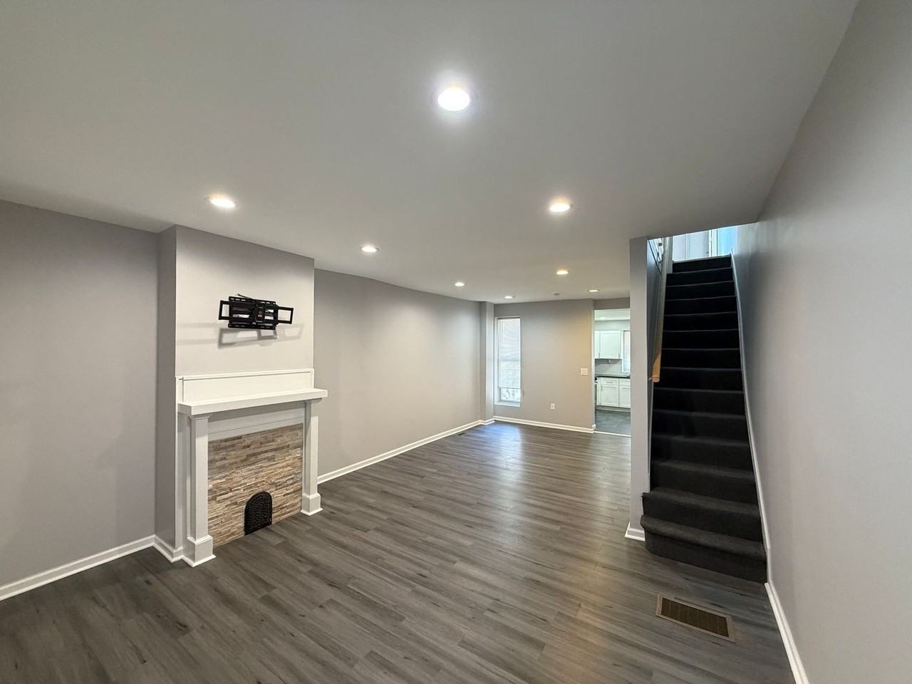 38 N Redfield St - Photo 2 of 8