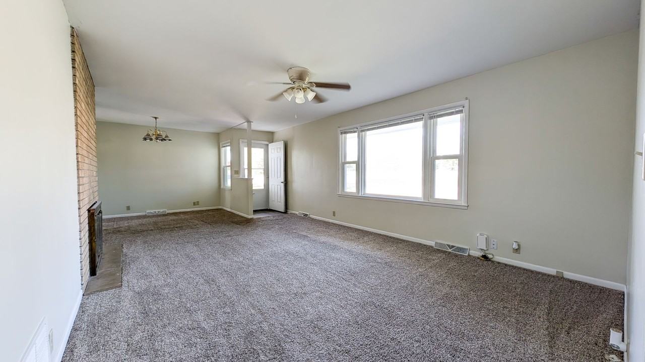 1100 N Spruce St - Photo 2 of 15