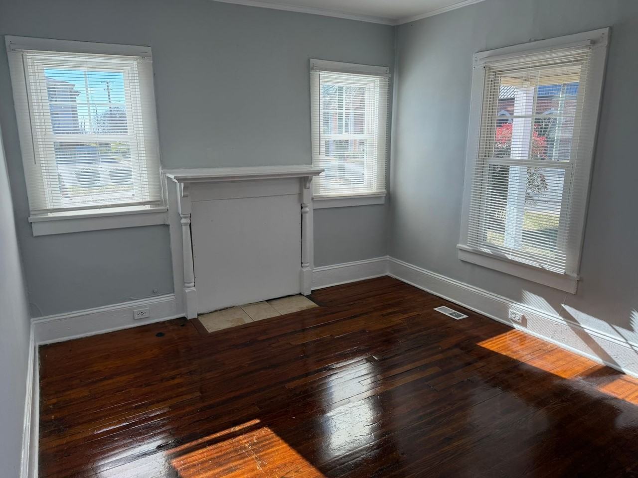 1500 Allen St - Photo 3 of 13