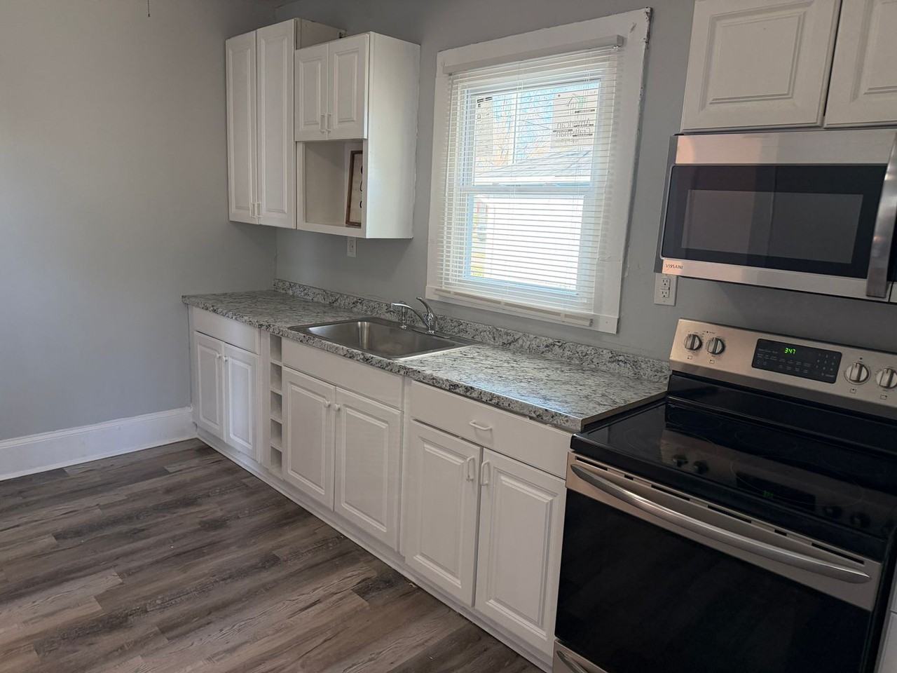 1500 Allen St - Photo 4 of 13