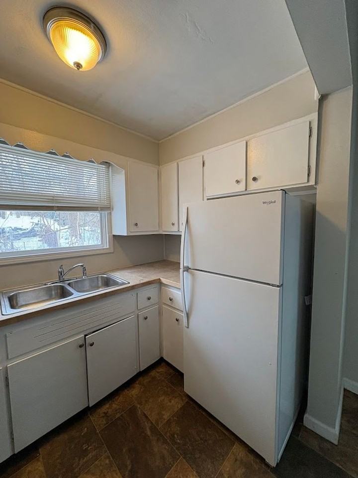 166 Chittenden St - Photo 6 of 21