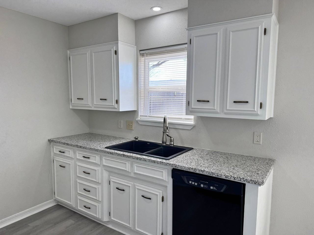 4834 Matterhorn Dr - Photo 7 of 32