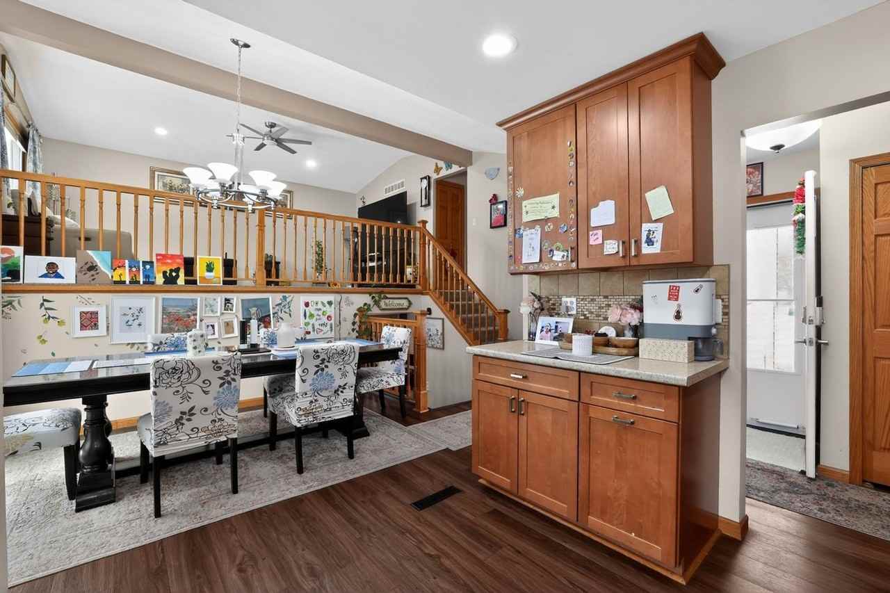 595 Mercury Cir - Photo 6 of 32