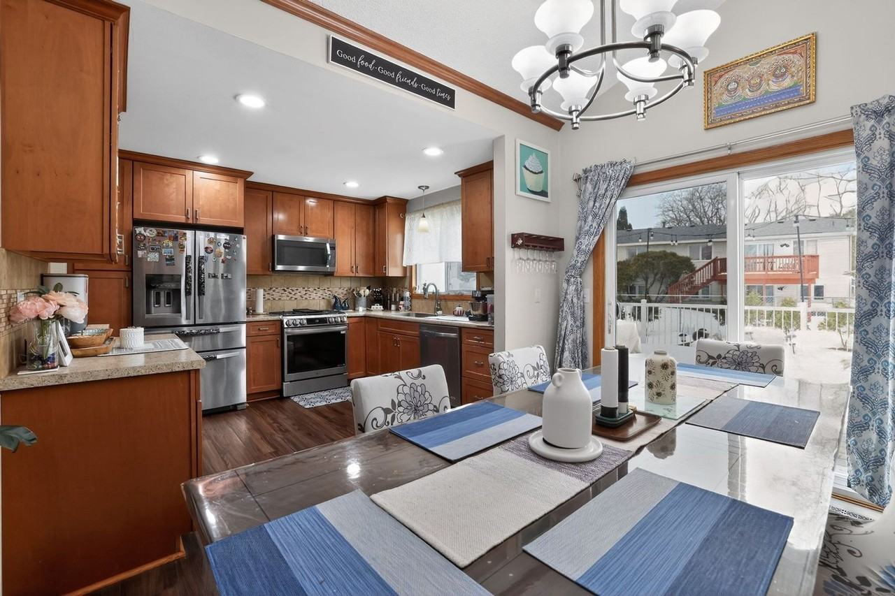 595 Mercury Cir - Photo 7 of 32