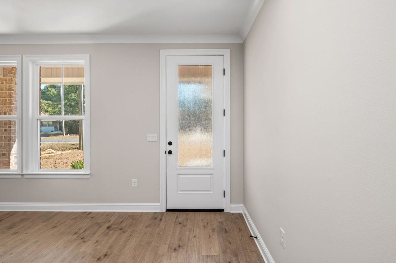 1460 Pine St - Photo 4 of 39