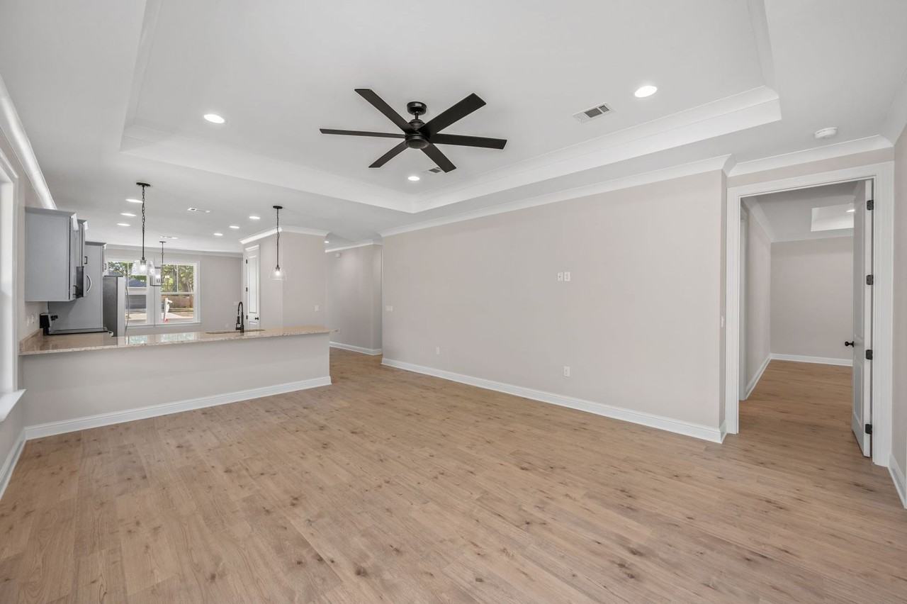 1460 Pine St - Photo 6 of 39