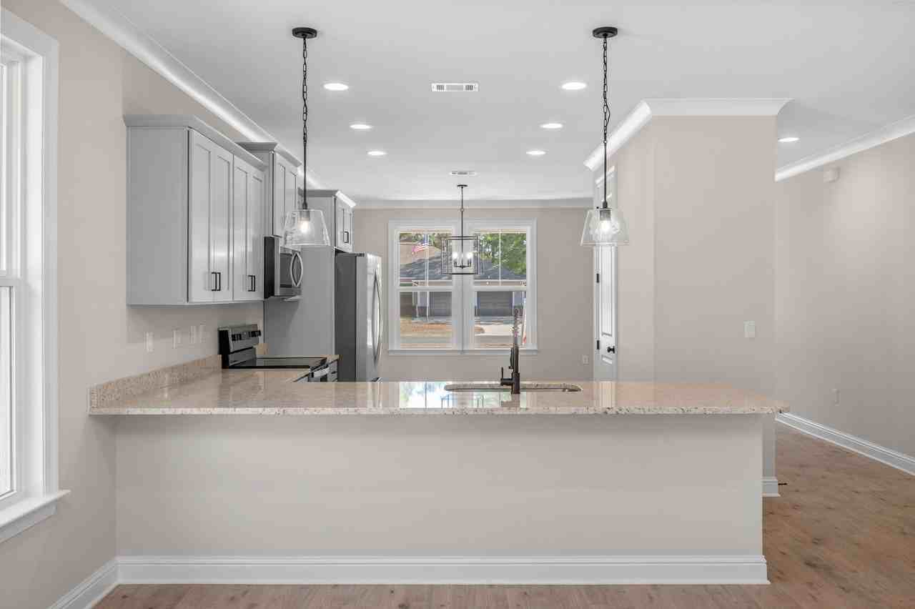 1460 Pine St - Photo 7 of 39