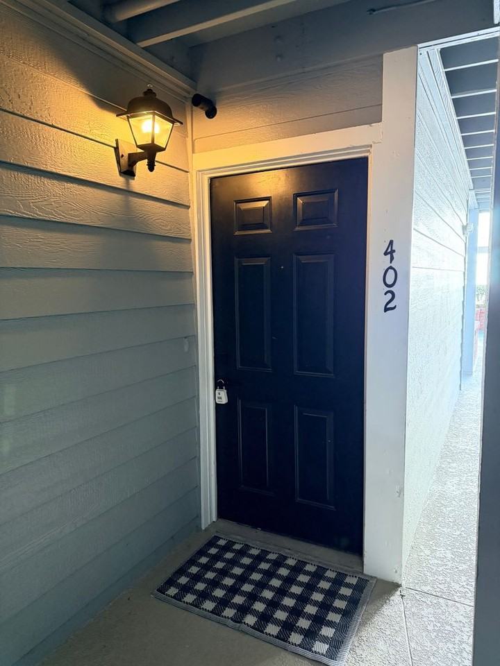 402 Granville Ct - Photo 3 of 13