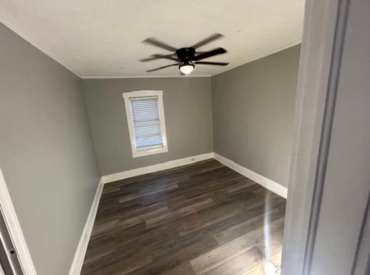 951 E Orange St - Photo 4 of 8