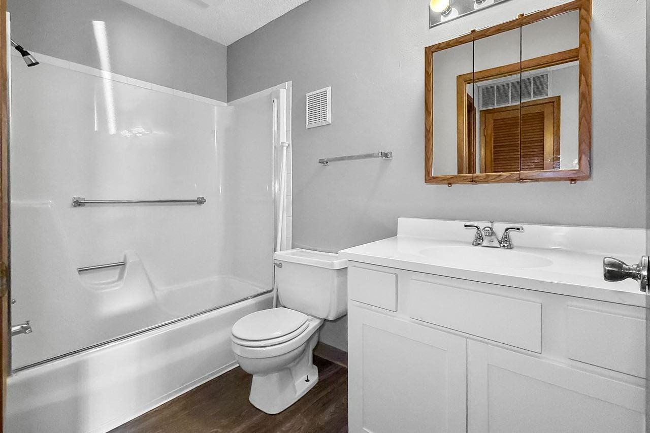 East Park Apartments - Photo 6 of 34