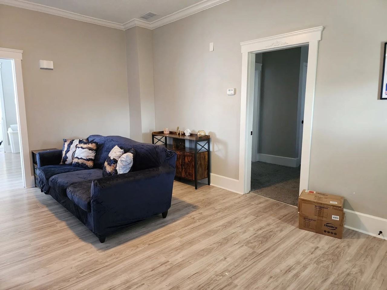 1115 E 8th St - Photo 3 of 20