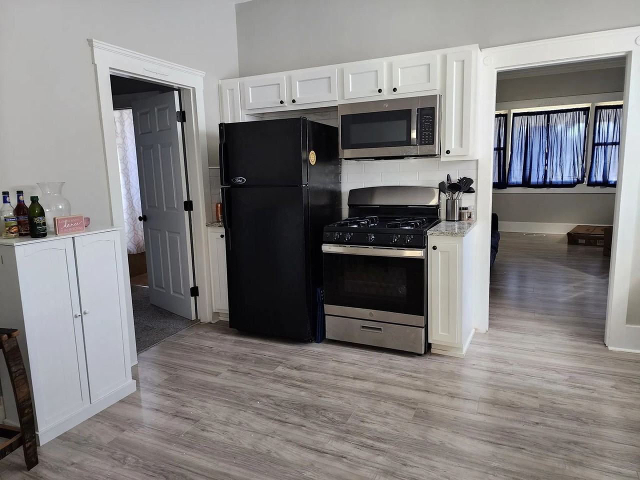 1115 E 8th St - Photo 5 of 20