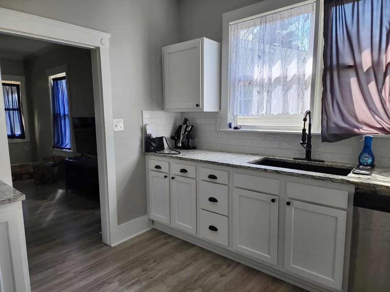 1115 E 8th St - Photo 7 of 20