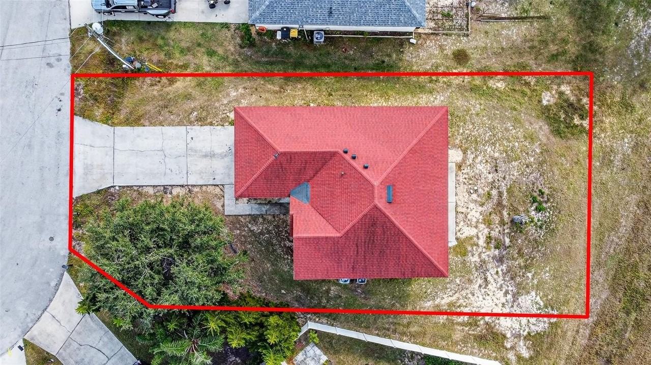 1906 Lakeview Ln - Photo 3 of 28