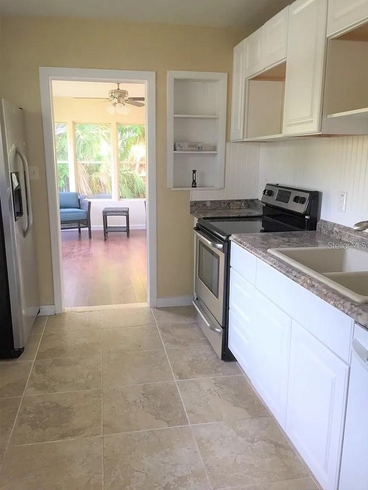 762 60th Ave Ne - Photo 2 of 10