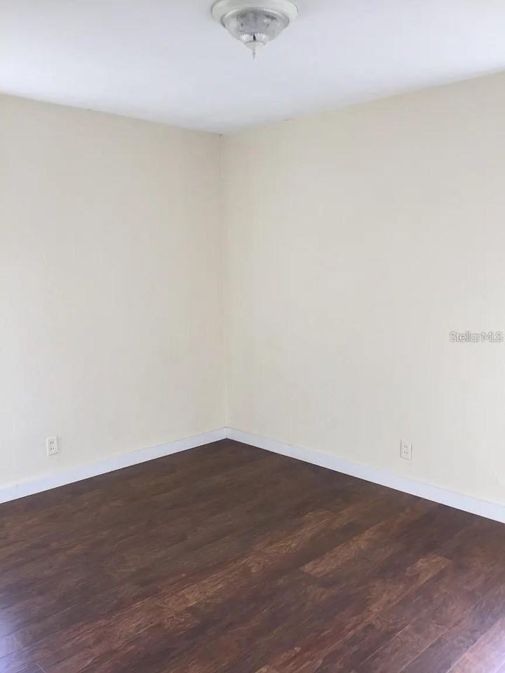 762 60th Ave Ne - Photo 4 of 10