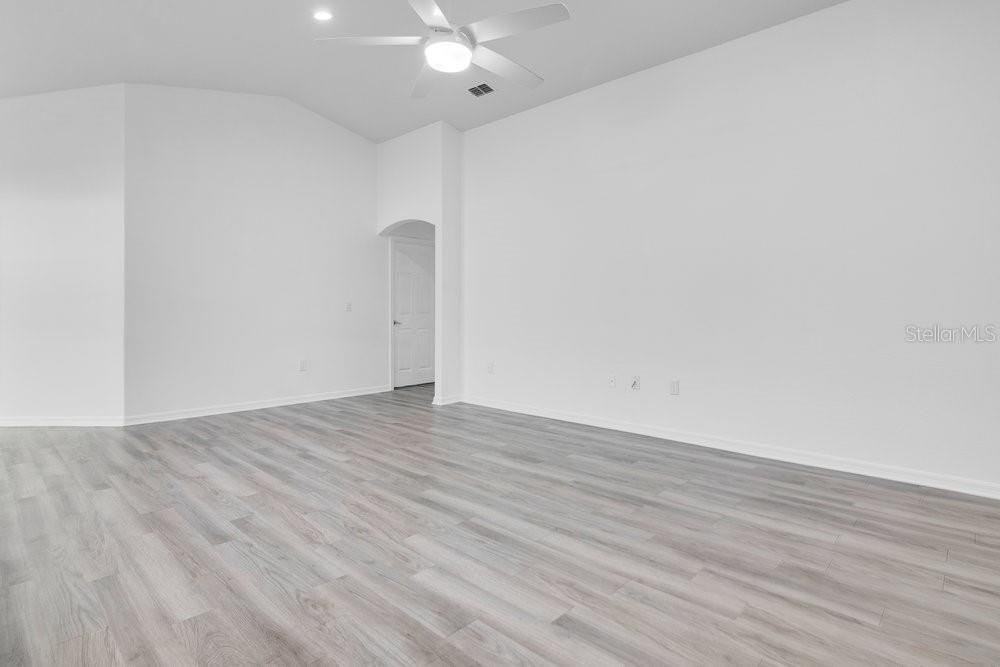 693 Persian Dr - Photo 4 of 32