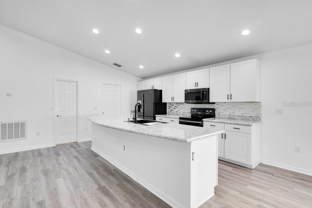 693 Persian Dr - Photo 6 of 32