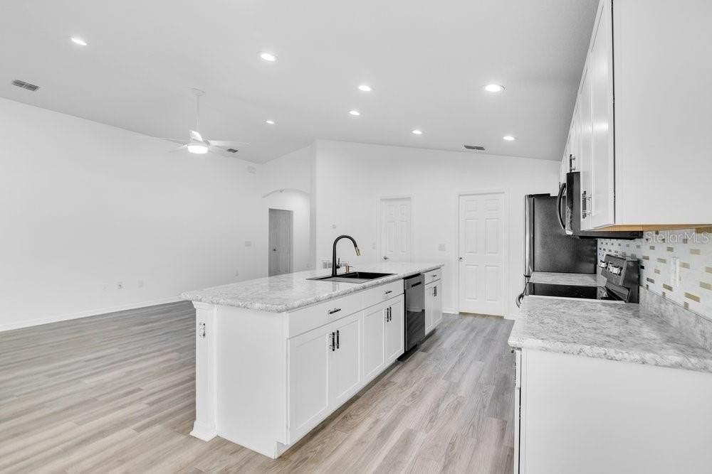 693 Persian Dr - Photo 7 of 32