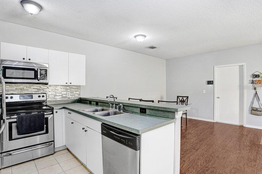 2322 28th Ave E - Photo 4 of 8