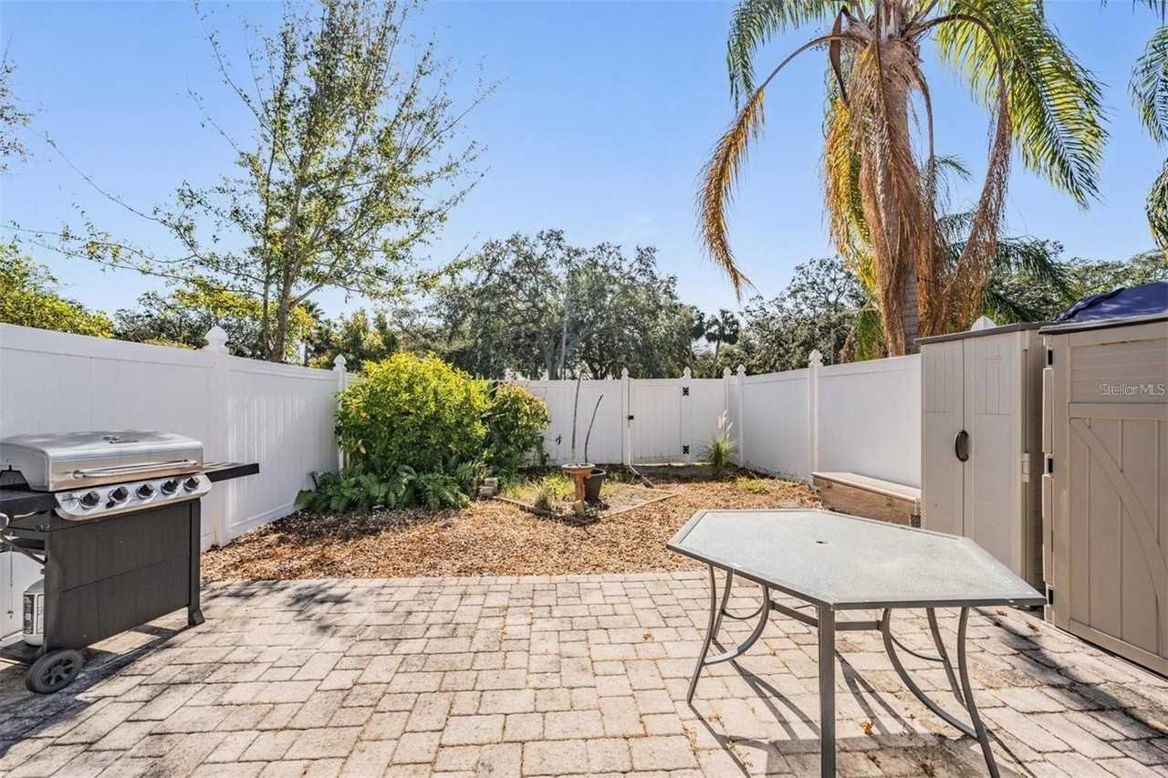 364 Gloucester St - Photo 2 of 29