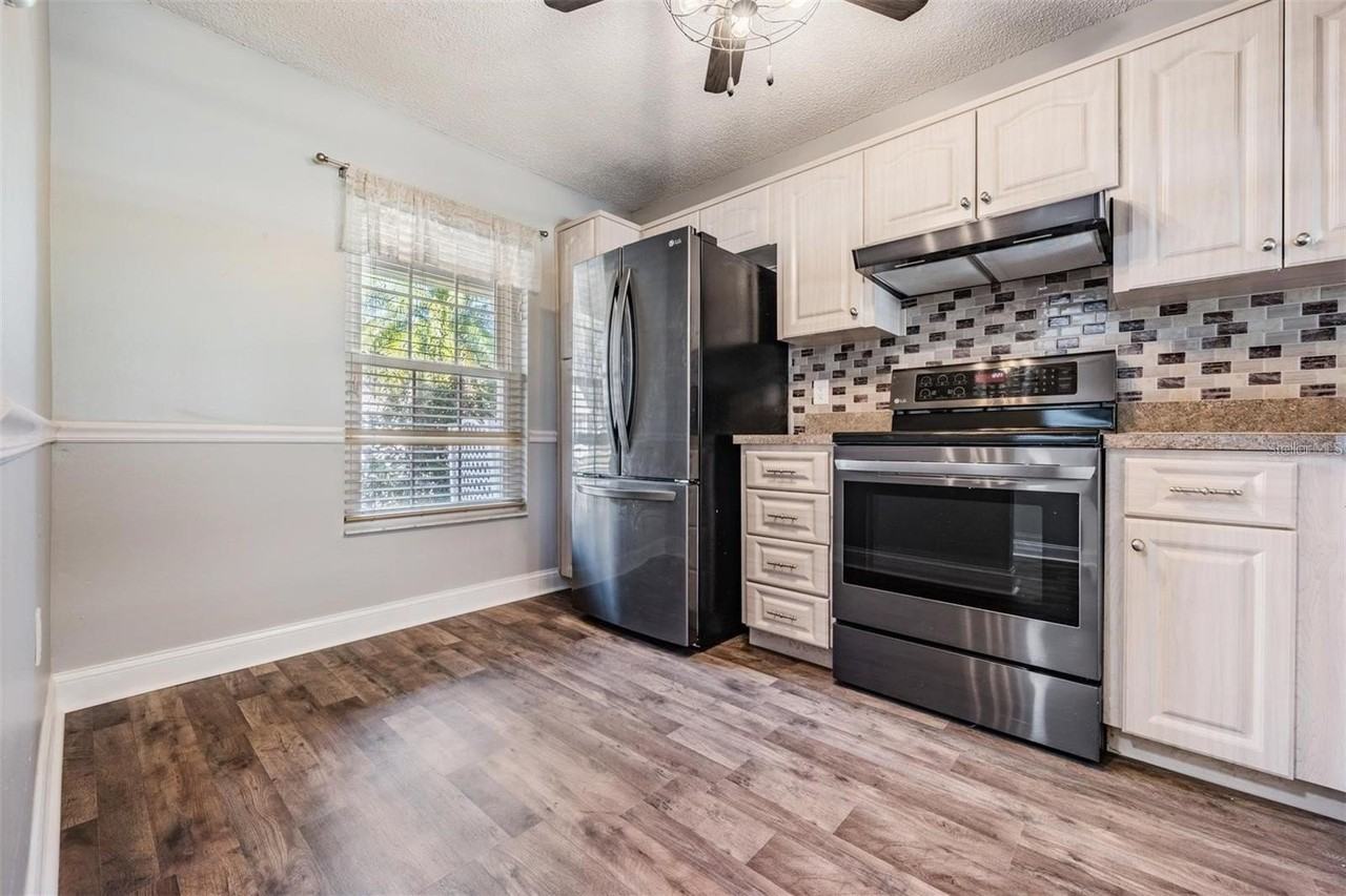 364 Gloucester St - Photo 5 of 29